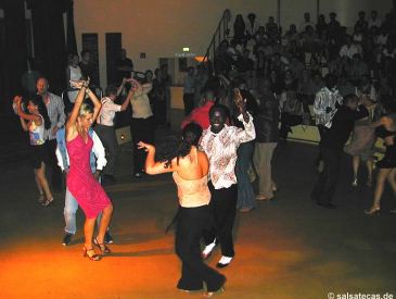 Salsa im Gangolf in Bonn - anklicken zum Vergrцяern - click to enlarge
