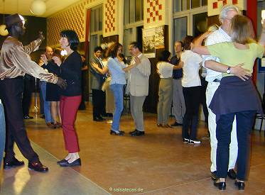 Salsa im Cafй der Kunsthalle in Bonn - anklicken zum Vergrцяern - click to enlarge