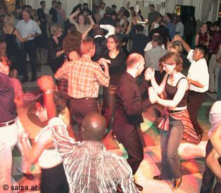 Salsa in der Redoute in Bonn - anklicken zum Vergrцяern - click to enlarge
