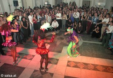Salsa in der Redoute in Bonn - anklicken zum Vergrцяern - click to enlarge